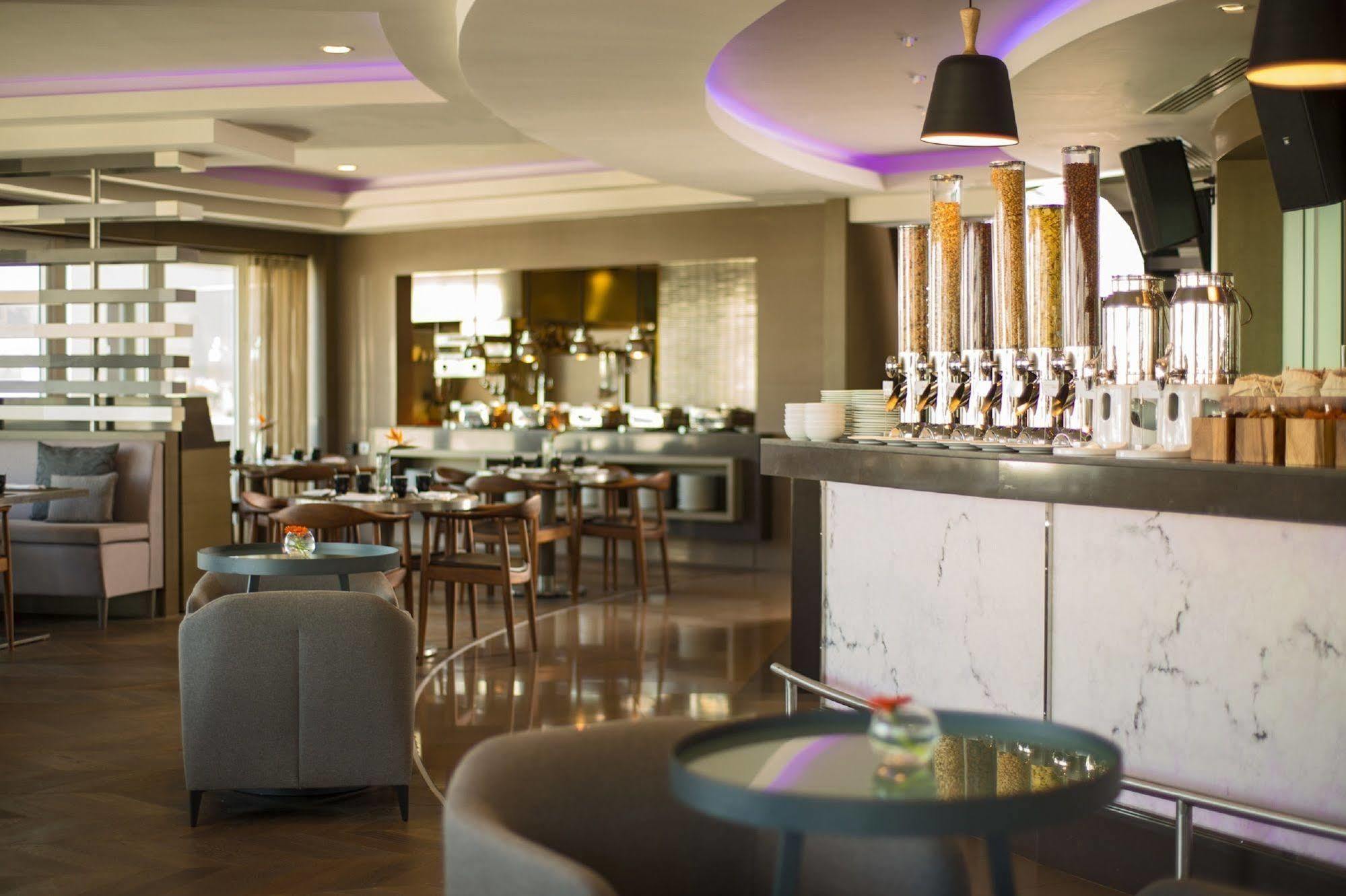 Renaissance Hotel 5*
